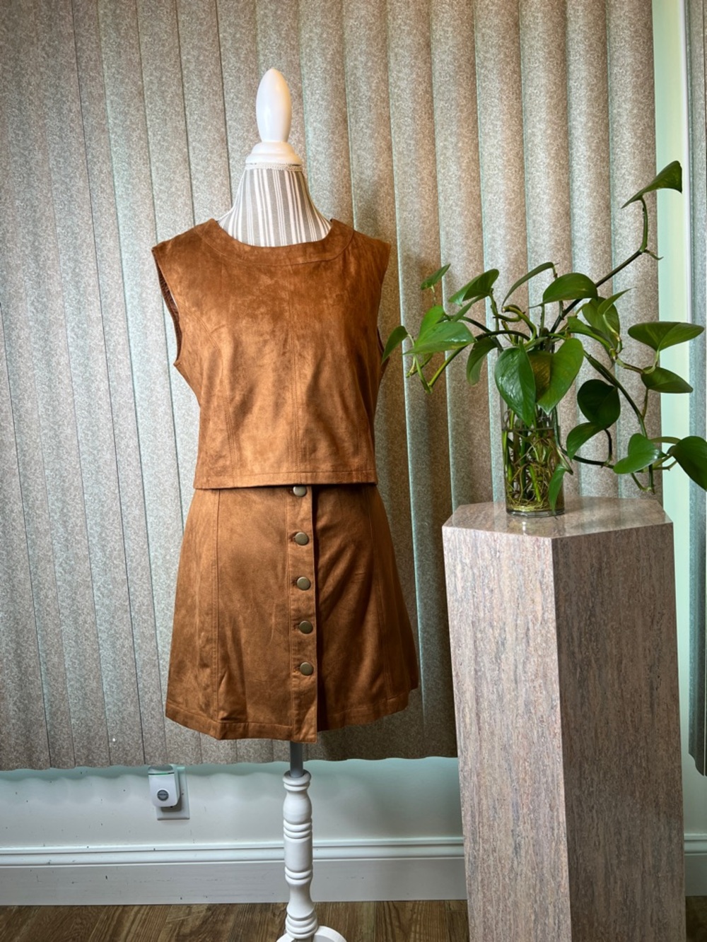 Bloome Jr Women’s Chestnut Faux-Suede Button-Front Mini Skirt, matching Top S-11 - Picture 5 of 5